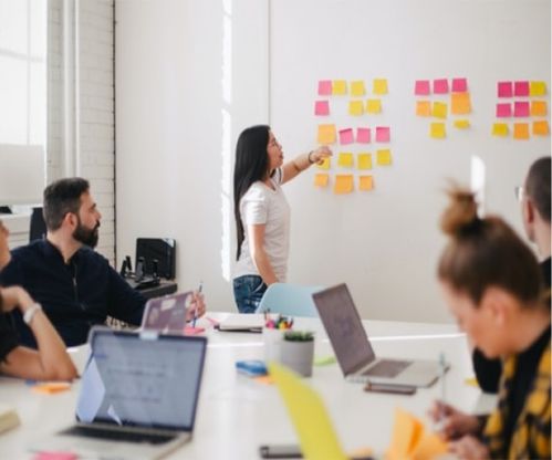 新聞中心 人事與企業咨詢如何重塑現代企業管理